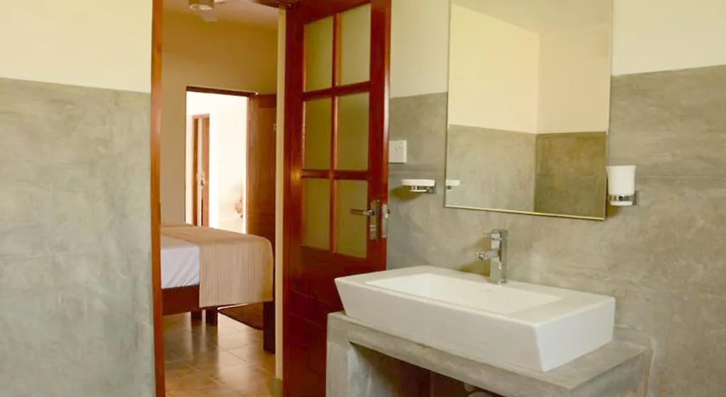 Inlak Garden Hotel Negombo