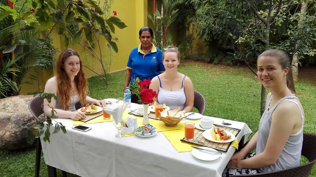 Inlak Garden Hotel Negombo
